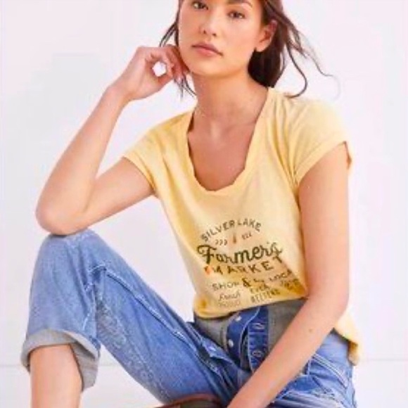 💟 Anthropologie Pilcro “Silver Lake Farmer’s Market” Yellow Graphic Tee Size XS - Picture 1 of 15